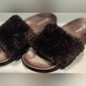 Sexy Black faux Fur Slides EUC